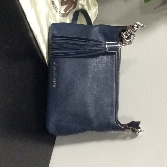 Michael Kors authentic navy medium shoulder bag - Picture 3 of 6